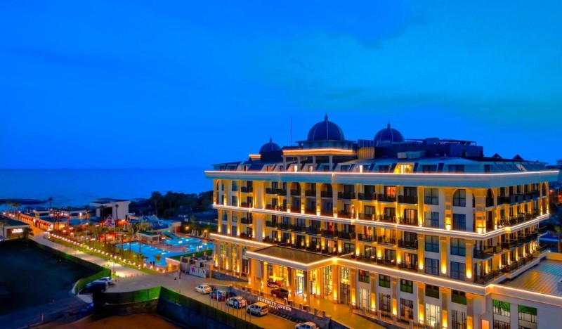 Image: Serenity Queen Hotel