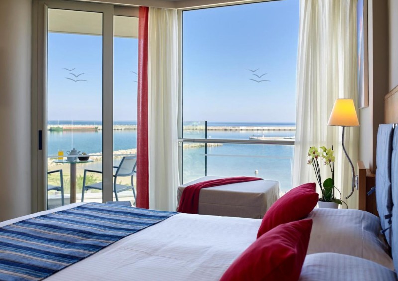 Image: Kyma Suites Beach Hotel