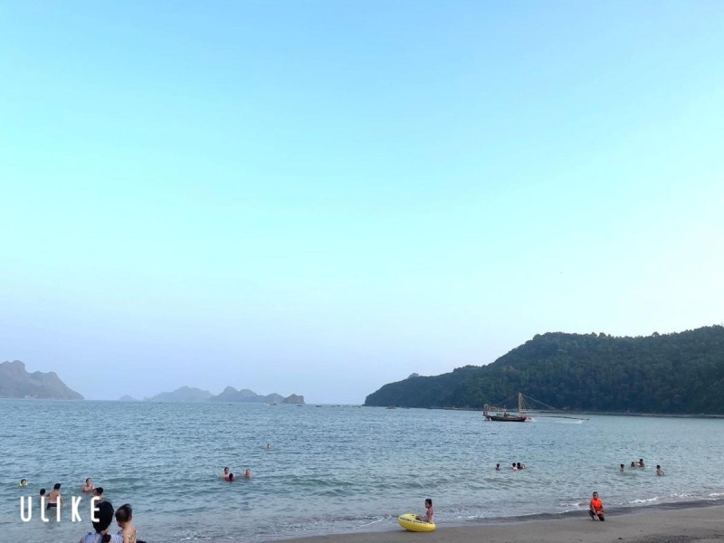 Image: Cat Ba SOL Beach
