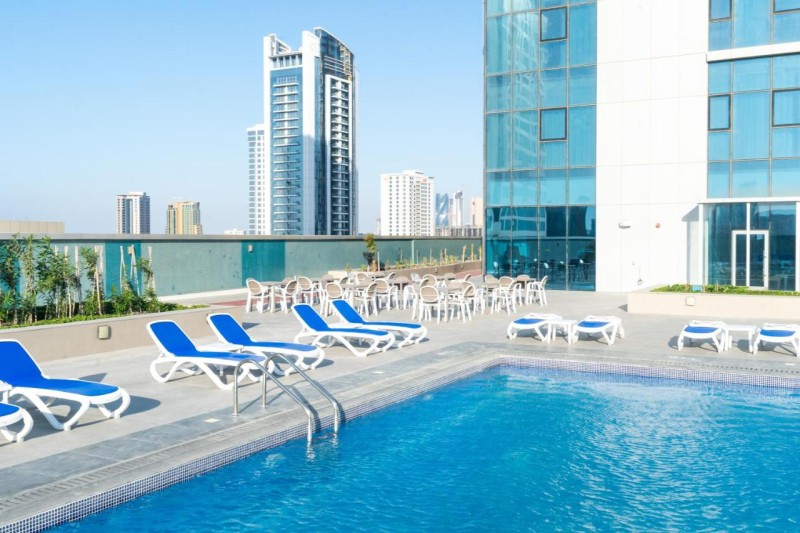 Image: S Plaza Suites Hotel