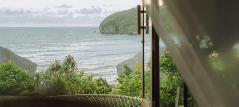 Image: Kini Resort - Luxury Beachfront Bamboo Resort
